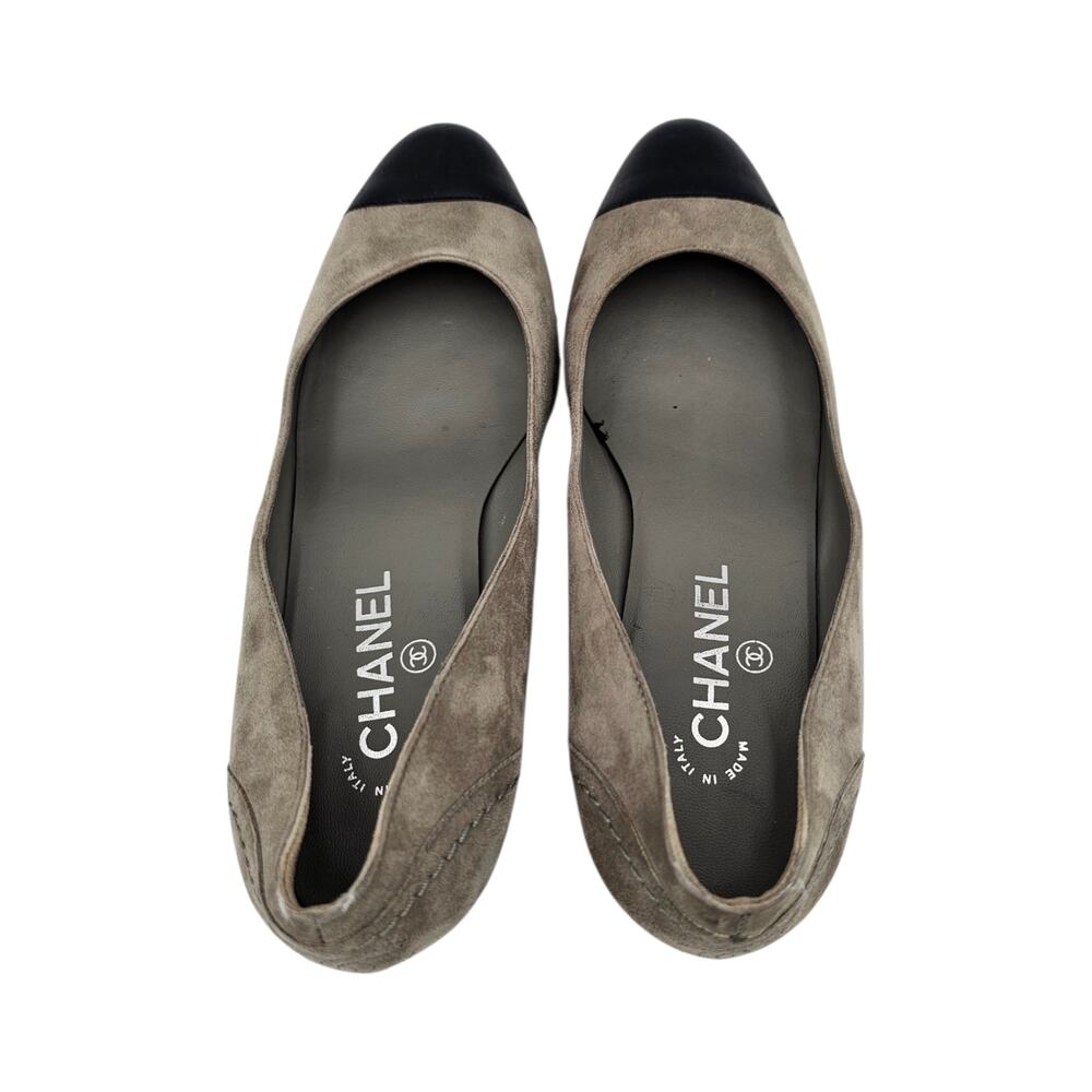 Chanel CC Cap Toe Chain Wedge Heel Pump Gray Suede Black Silver Size 39 US 8 8.5 - Picture 6 of 14